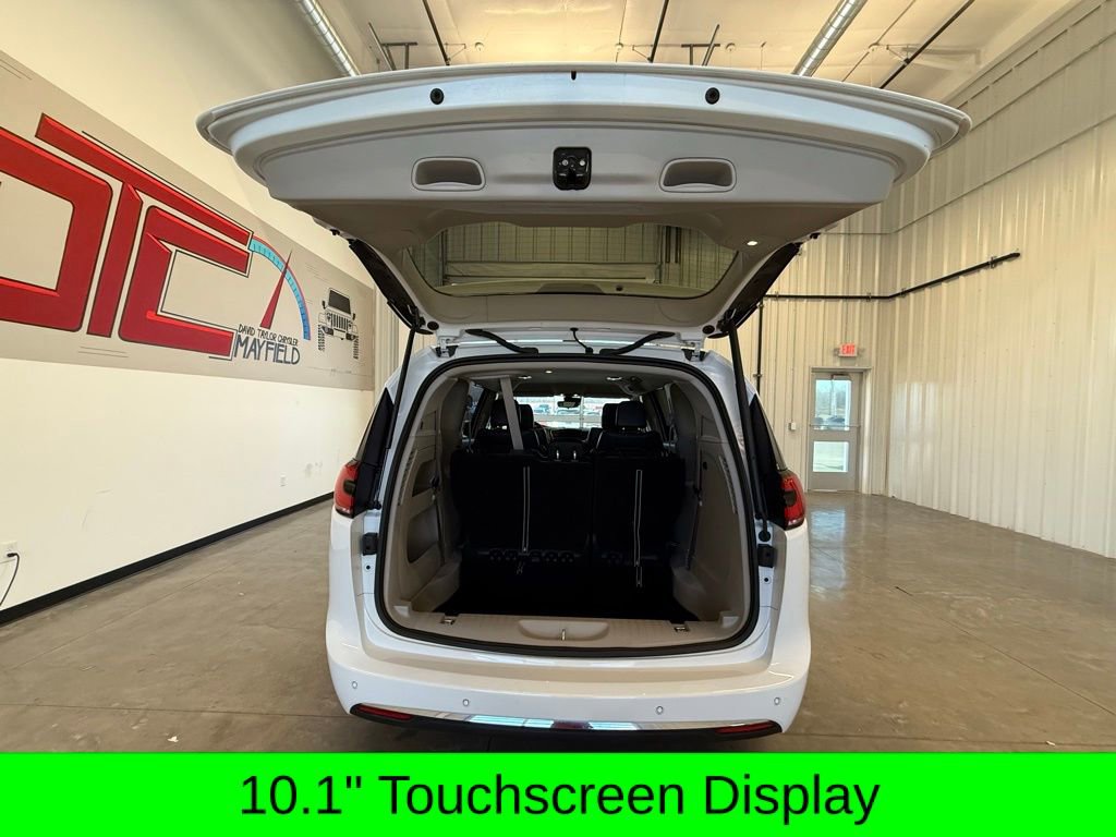 Used 2024 Chrysler Pacifica Touring-L image 11