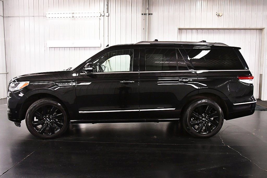Used 2023 Lincoln Navigator Reserve image 4