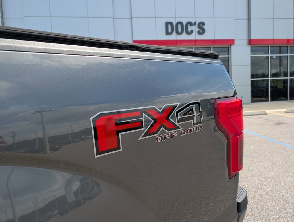 Used 2018 Ford F150 Platinum w/ Equipment Group 701A Luxury AWD/4WD image 40