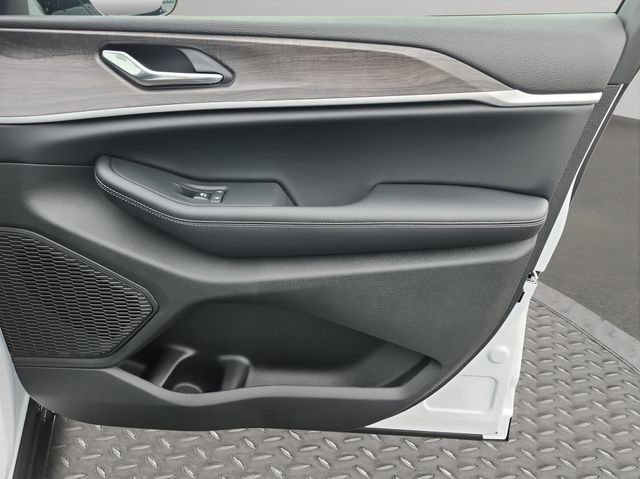 New 2025 Jeep Grand Cherokee L Limited image 19