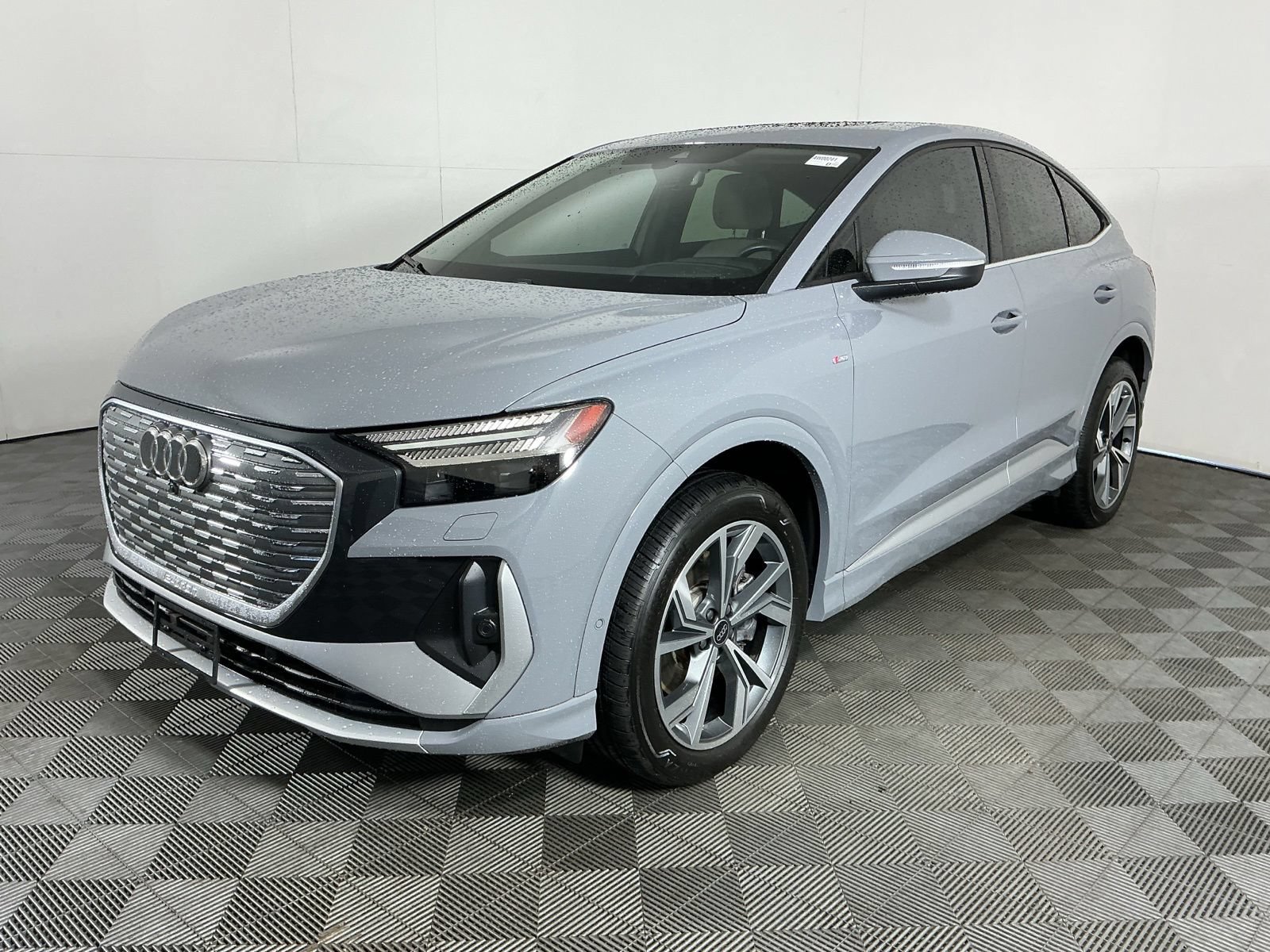 Used 2023 Audi Q4 e-tron Prestige AWD/4WD image 3