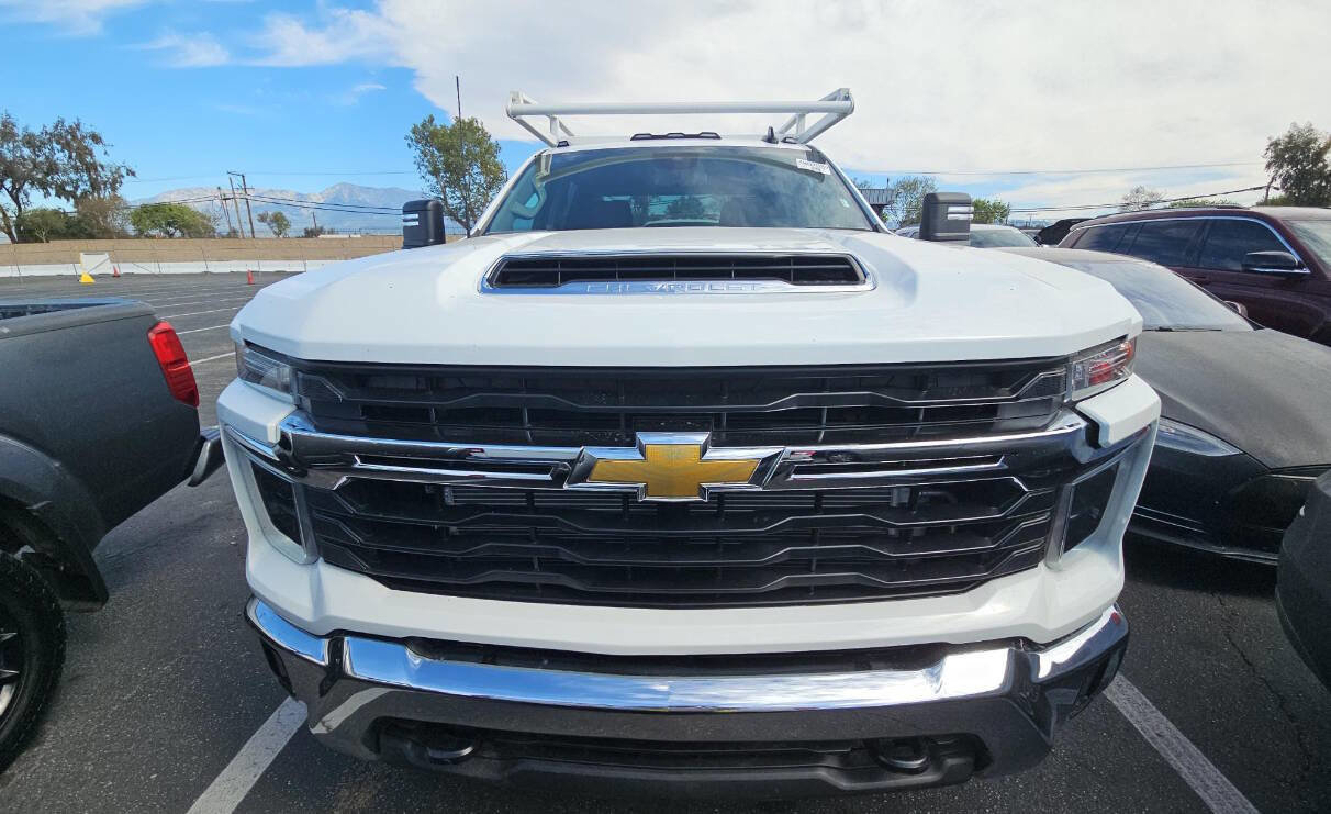 Used 2025 Chevrolet Silverado 3500 LT w/ Convenience Package image 7