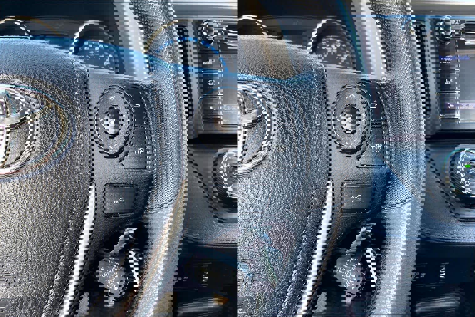 Used 2018 Toyota RAV4 LE image 23