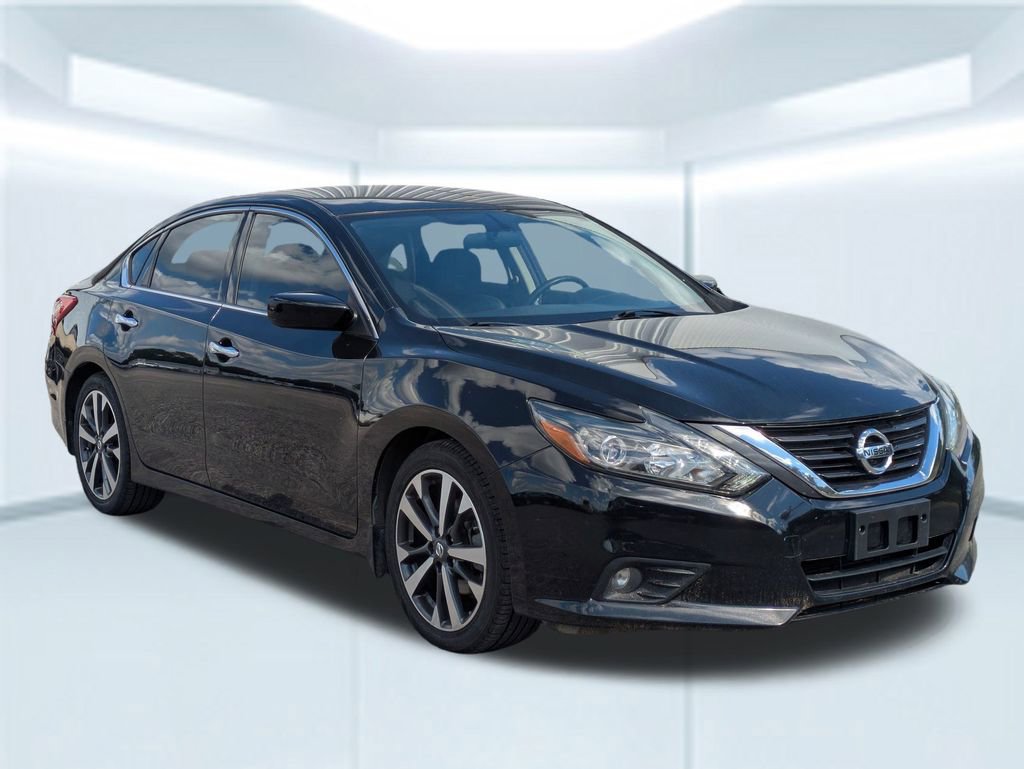 Used 2016 Nissan Altima 2.5 SR w/ LED Appearance Package image 8