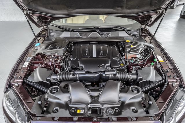 Used 2016 Jaguar XJ R-Sport RWD image 17