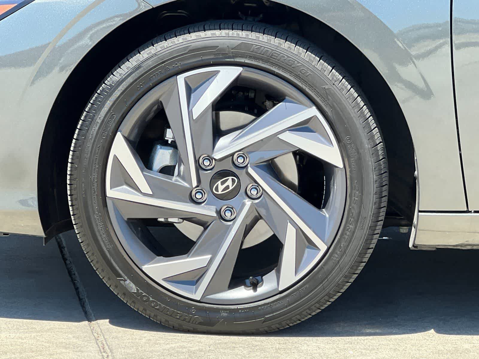 Certified 2026 Hyundai Elantra Limited FWD image 27