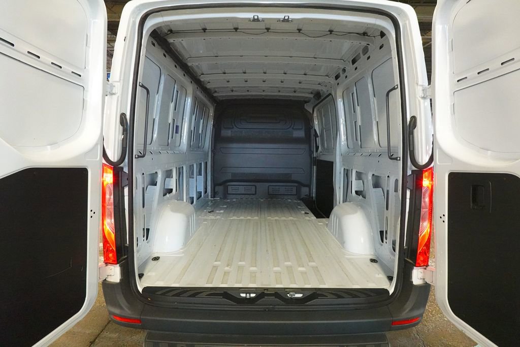 Used 2025 Mercedes-Benz Sprinter 2500 image 19