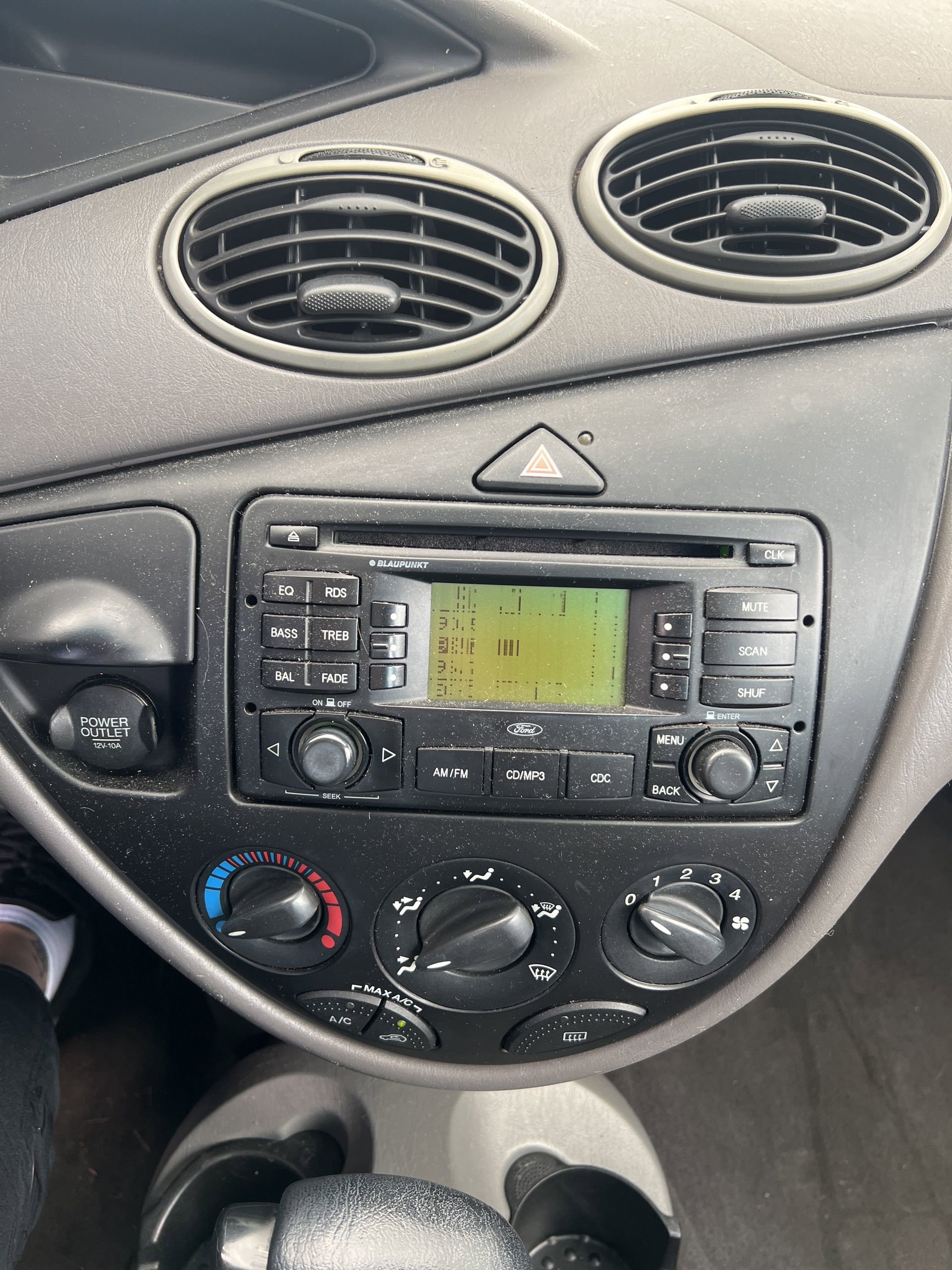 Used 2004 Ford Focus SE FWD image 8
