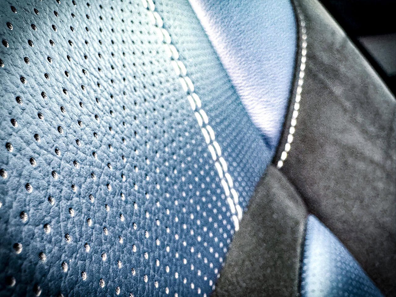 Used 2018 Land Rover Range Rover Velar R-Dynamic SE image 34