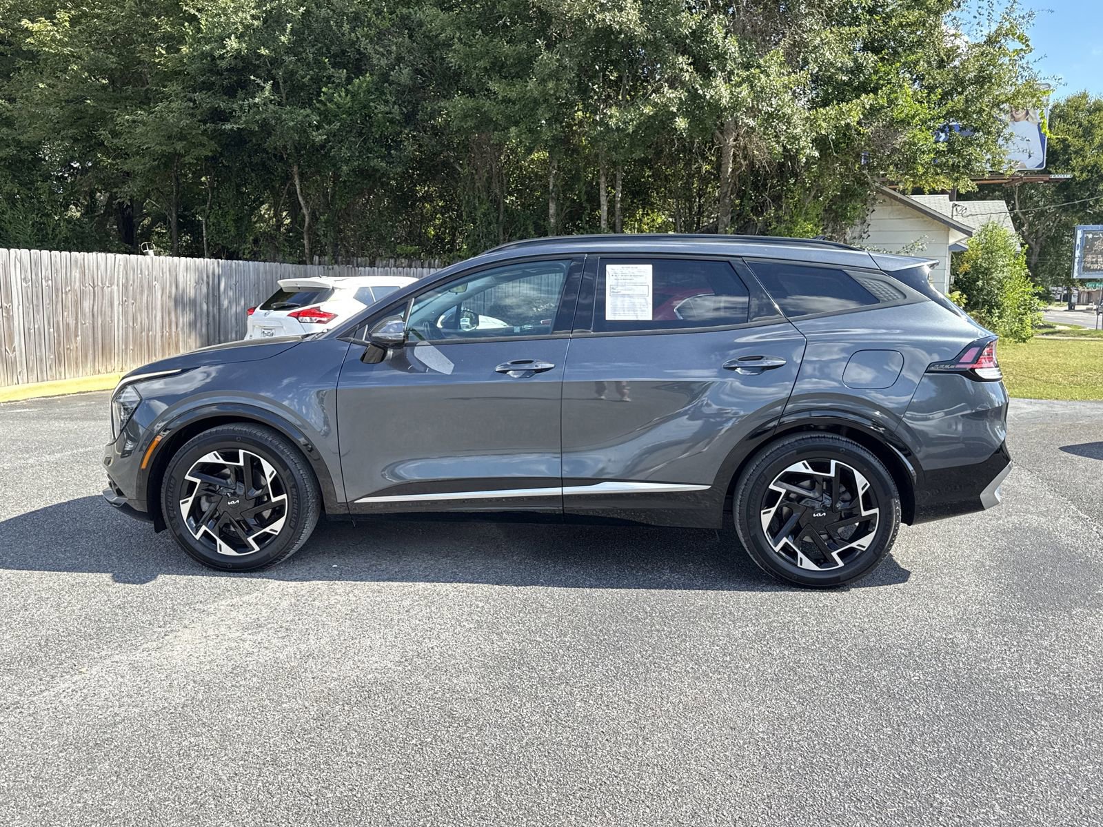 Used 2023 Kia Sportage SX image 2