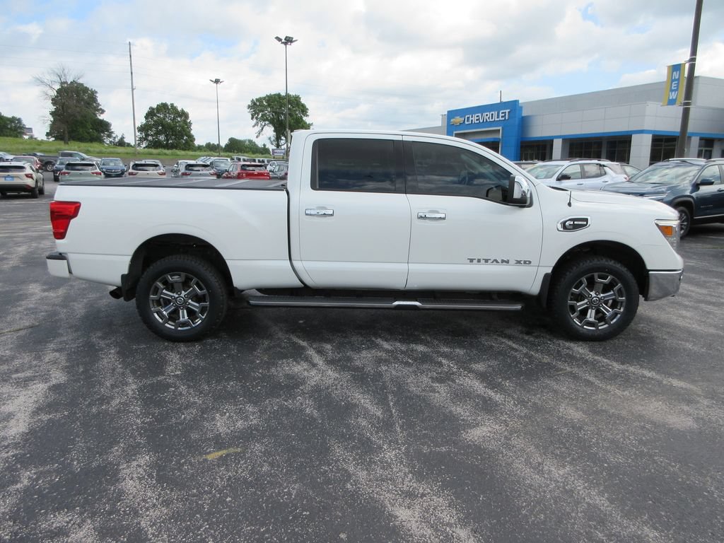 Used 2017 Nissan Titan SL w/ Chrome Package AWD/4WD image 6