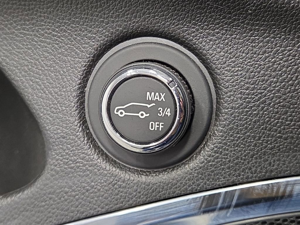 Used 2023 Buick Enclave Essence image 31