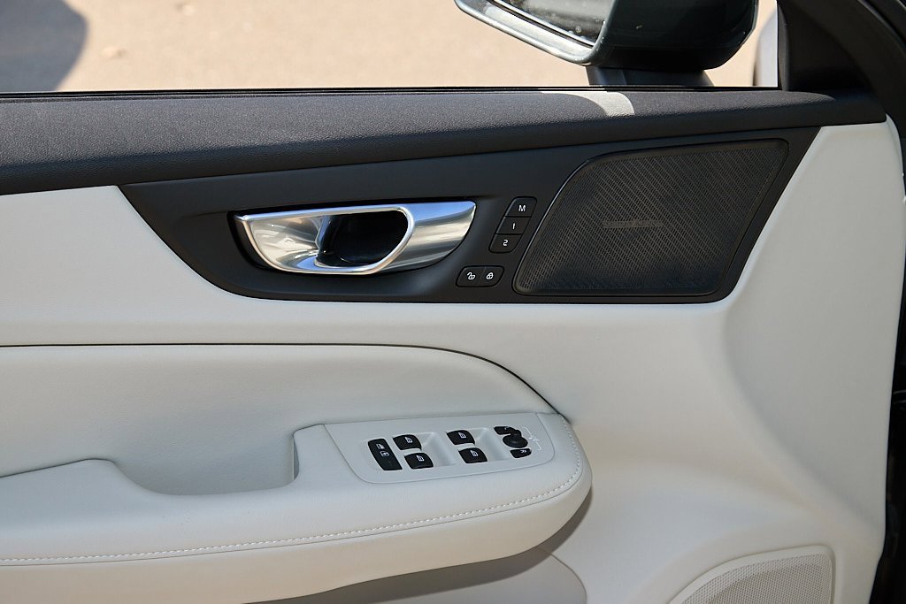 New 2026 Volvo V60 B5 Cross Country Plus w/ Climate Package image 11