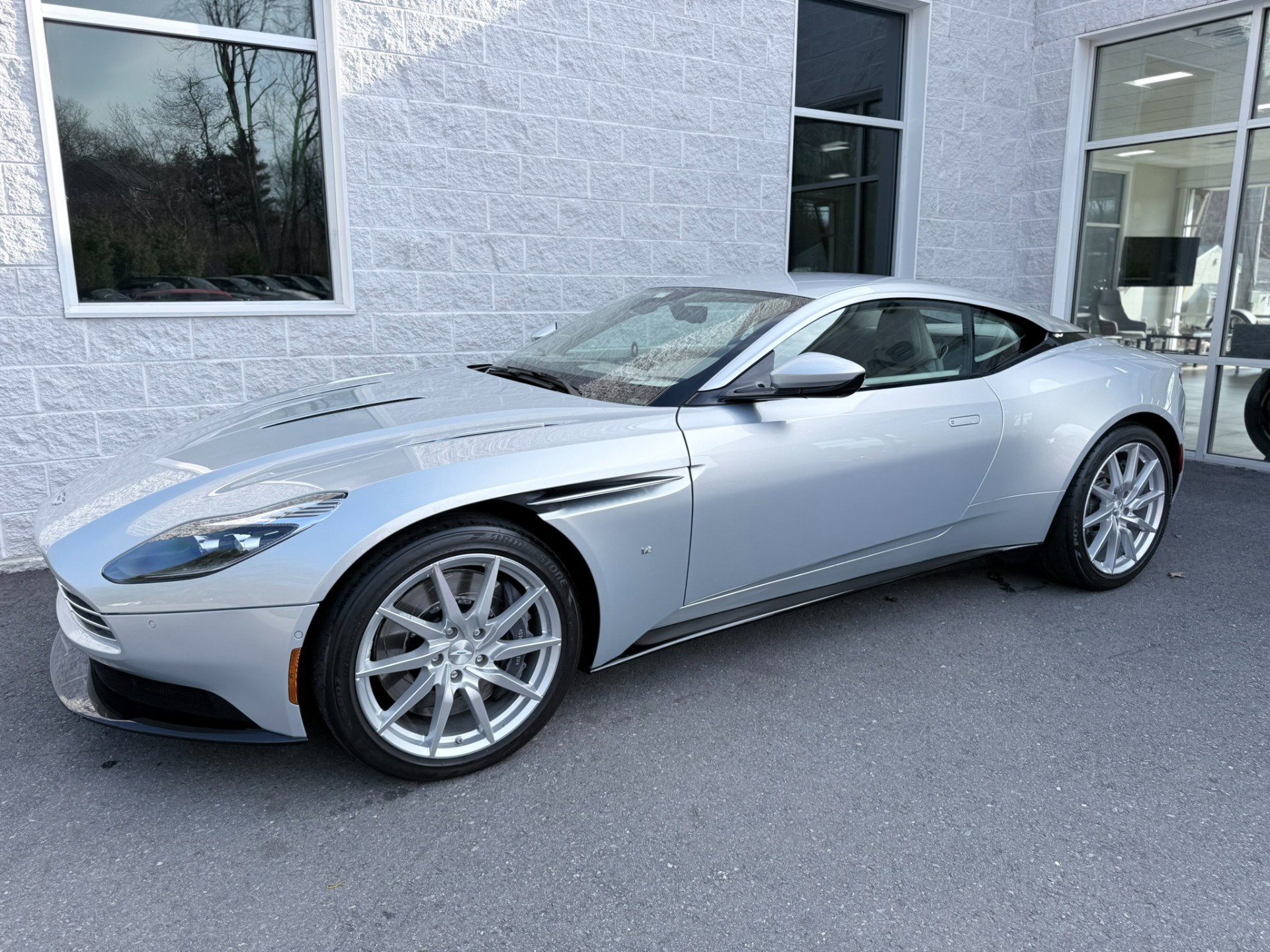 Used 2017 Aston Martin DB11 V12 image 1