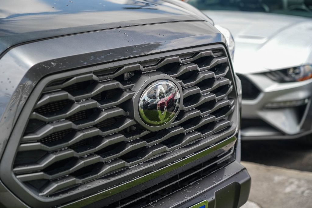Used 2023 Toyota Tacoma TRD Off-Road w/ Technology Package AWD/4WD image 3