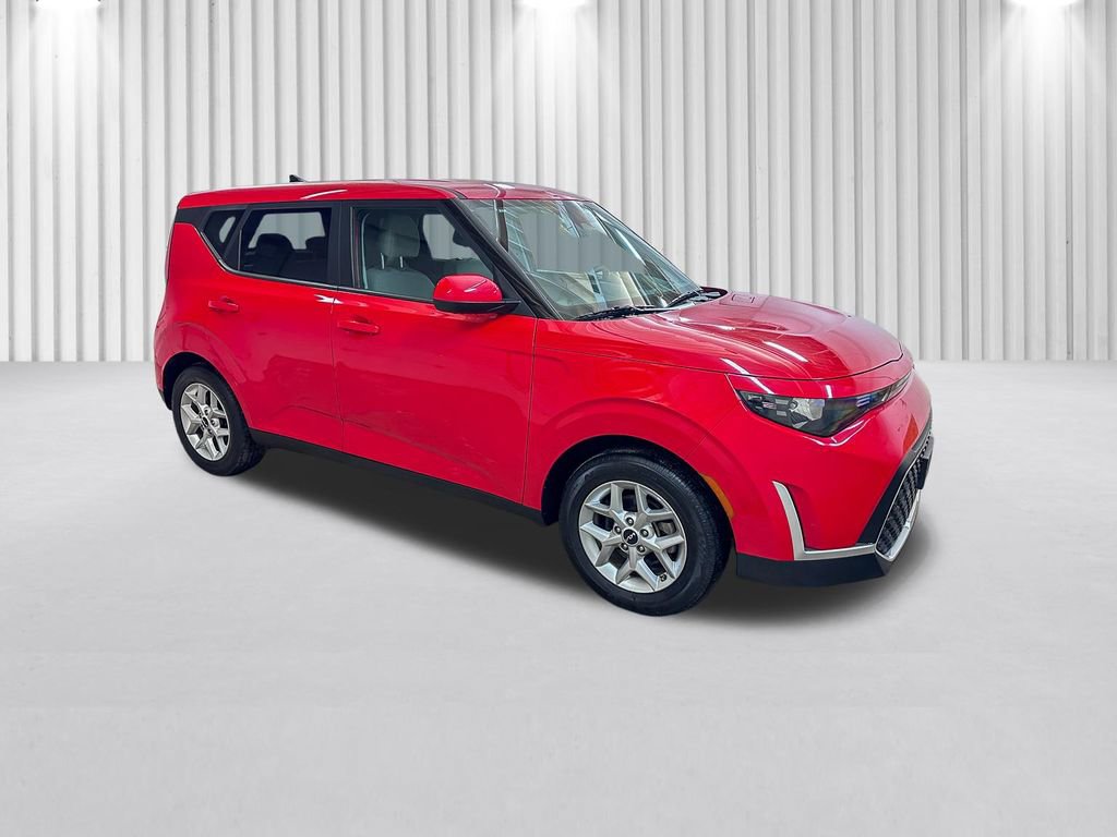 Used 2023 Kia Soul LX w/ LX Technology Package image 2