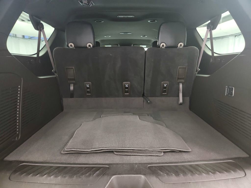Used 2021 Chevrolet Suburban LS image 32