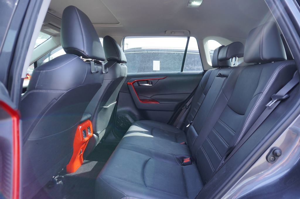 Used 2019 Toyota RAV4 XLE Premium w/ Cold Weather Package AWD/4WD image 4