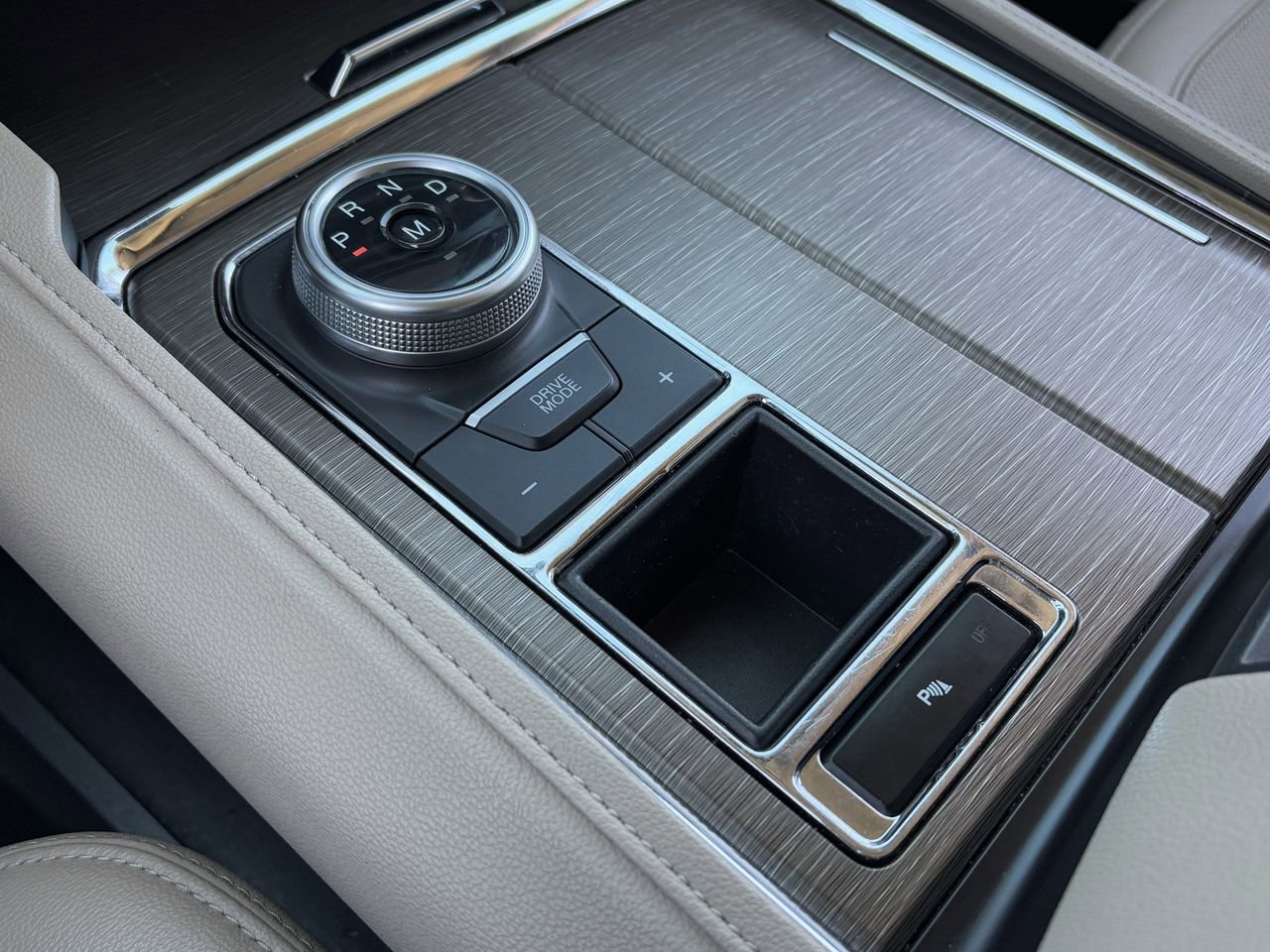 Used 2024 Ford Expedition Max Limited image 19