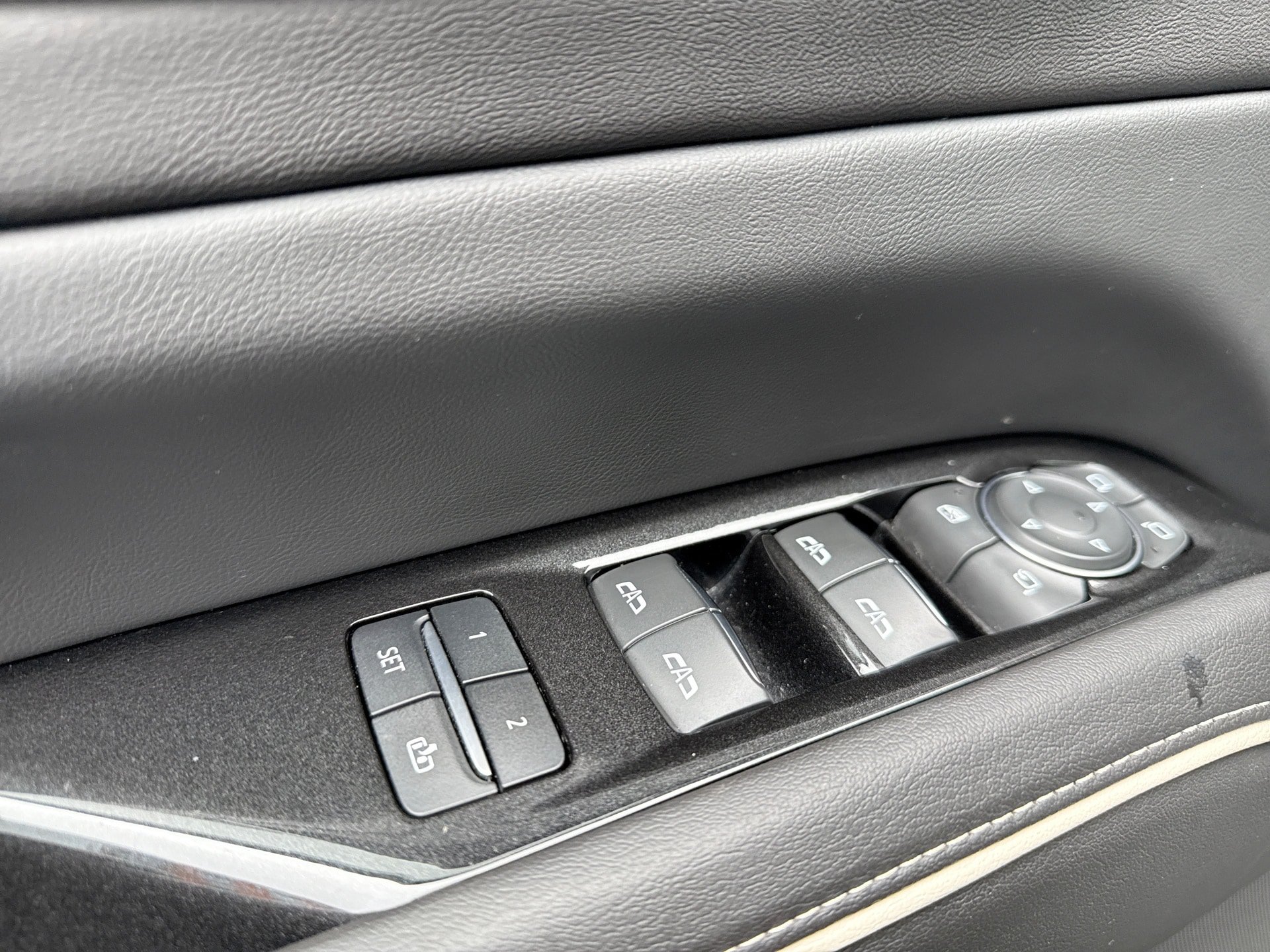 Used 2021 Cadillac Escalade ESV Premium Luxury w/ Driver Assist Tech Package AWD/4WD image 15