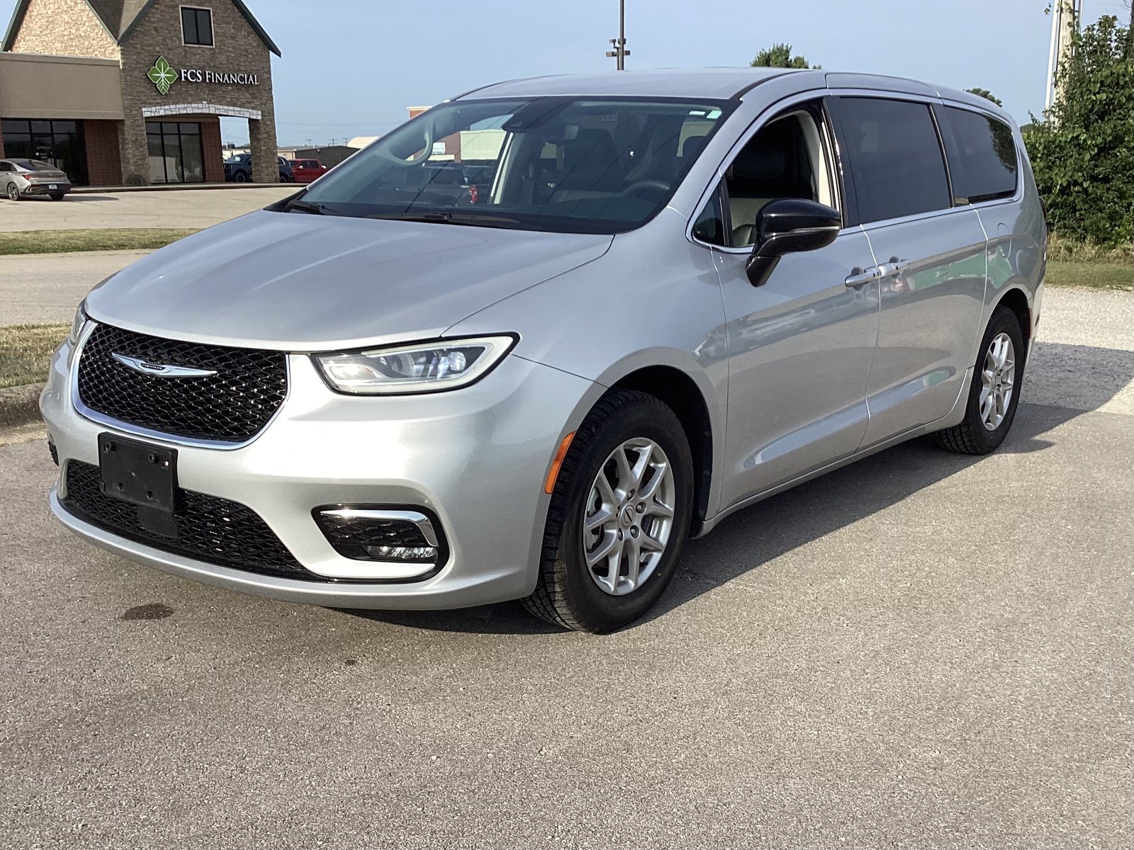 Used 2024 Chrysler Pacifica Touring-L