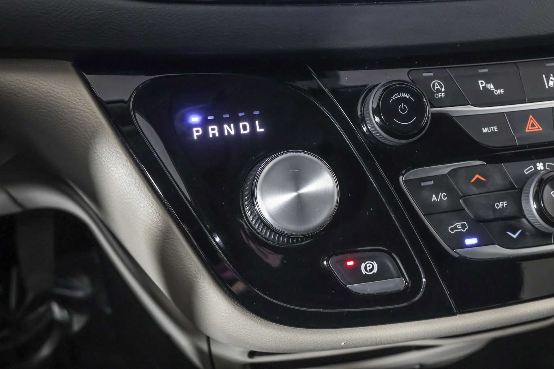 Used 2022 Chrysler Pacifica Touring-L image 32