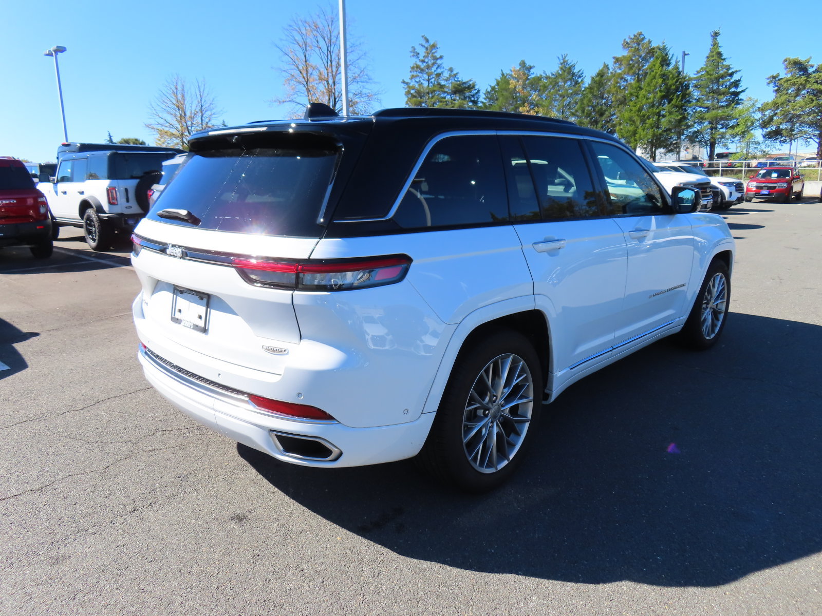 Used 2025 Jeep Grand Cherokee Summit w/ Adv Protech Group IV AWD/4WD image 5