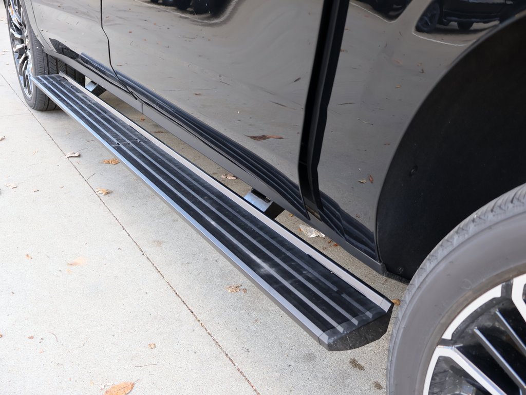 New 2025 Chevrolet Suburban High Country image 10