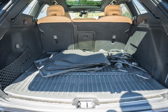 Certified 2024 Volvo XC60 T8 Ultimate w/ Protection Package Premier AWD/4WD image 11