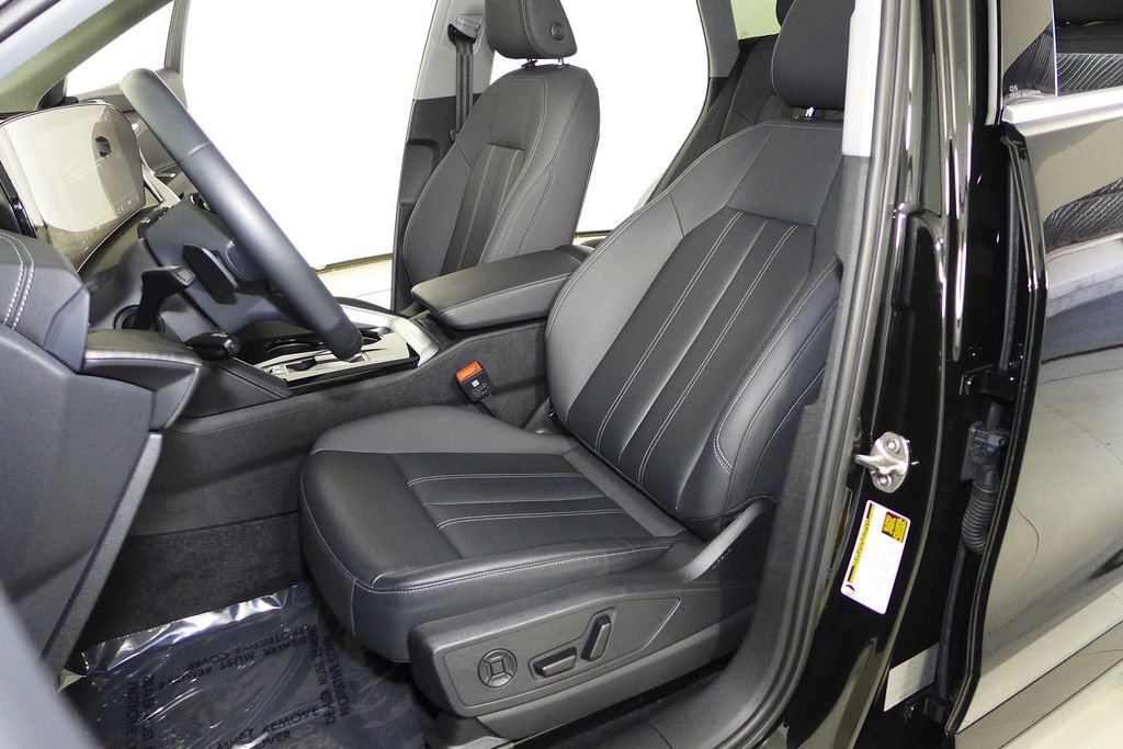 Used 2025 Audi Q5 Premium w/ Convenience Package AWD/4WD image 22