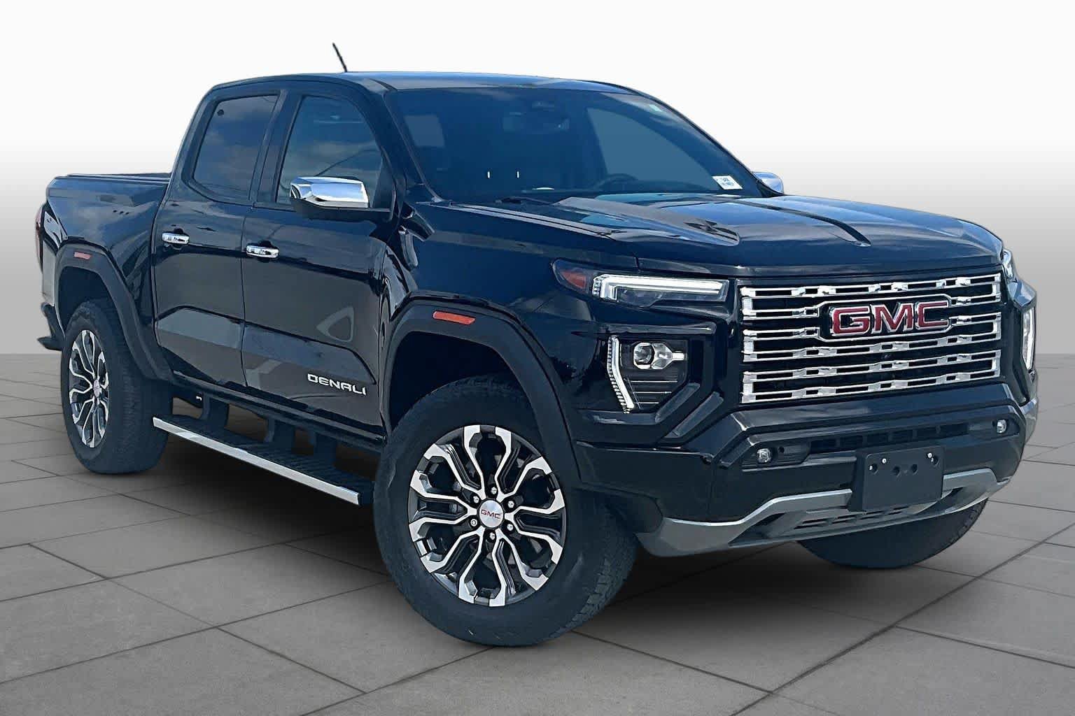Used 2023 GMC Canyon Denali w/ Denali Black Edition AWD/4WD image 2
