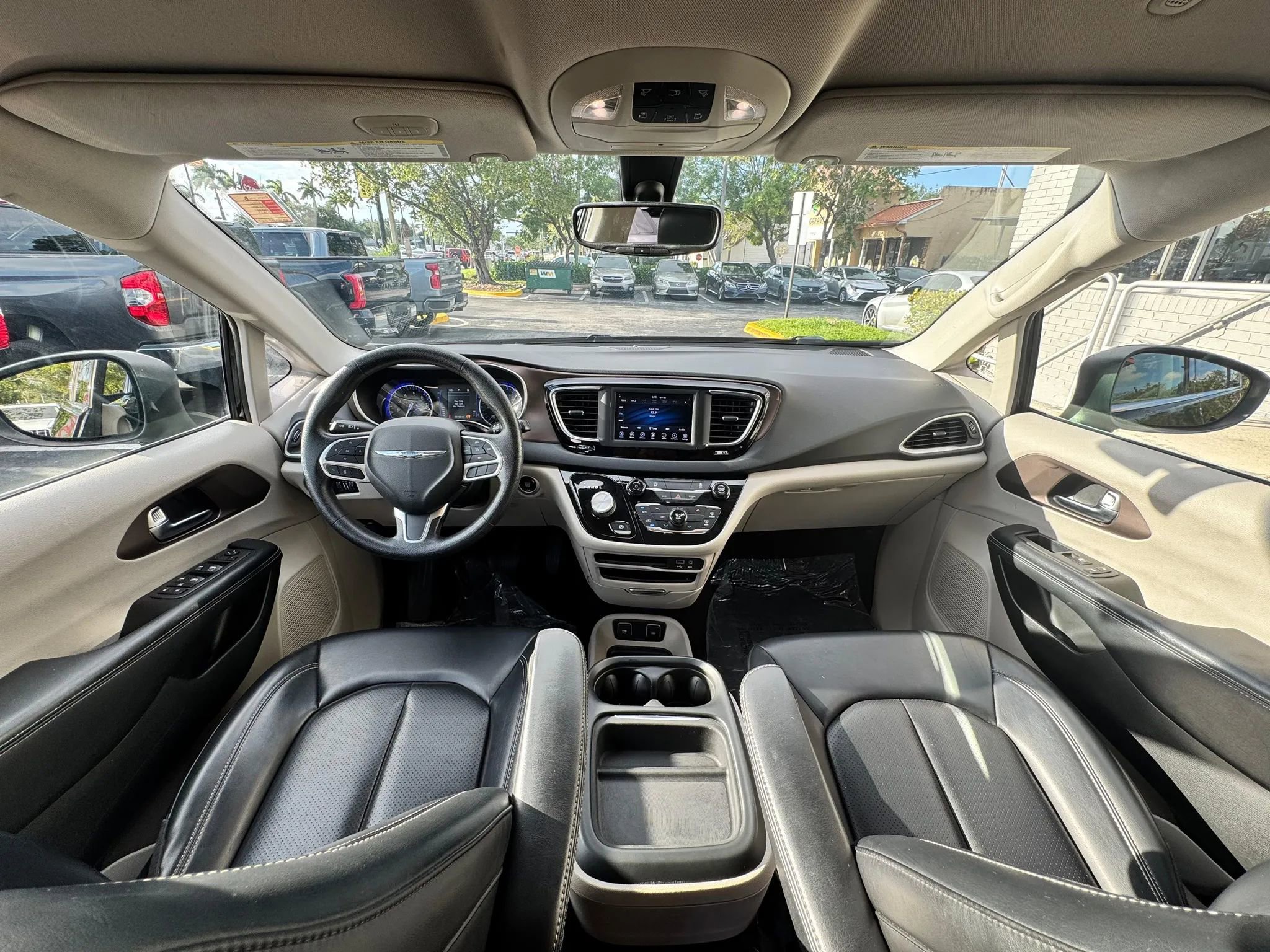 Used 2020 Chrysler Voyager Lxi FWD image 8