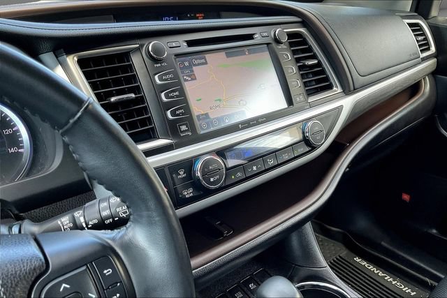 Used 2018 Toyota Highlander Limited Platinum AWD/4WD image 11