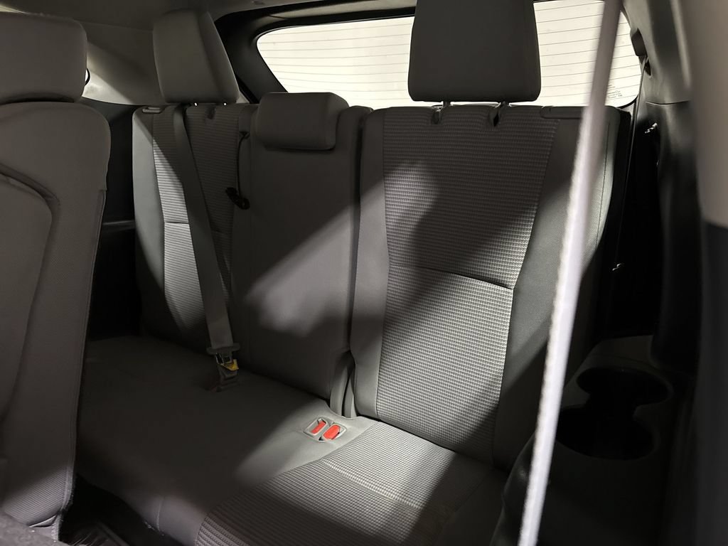 Used 2023 Toyota Highlander LE FWD image 23
