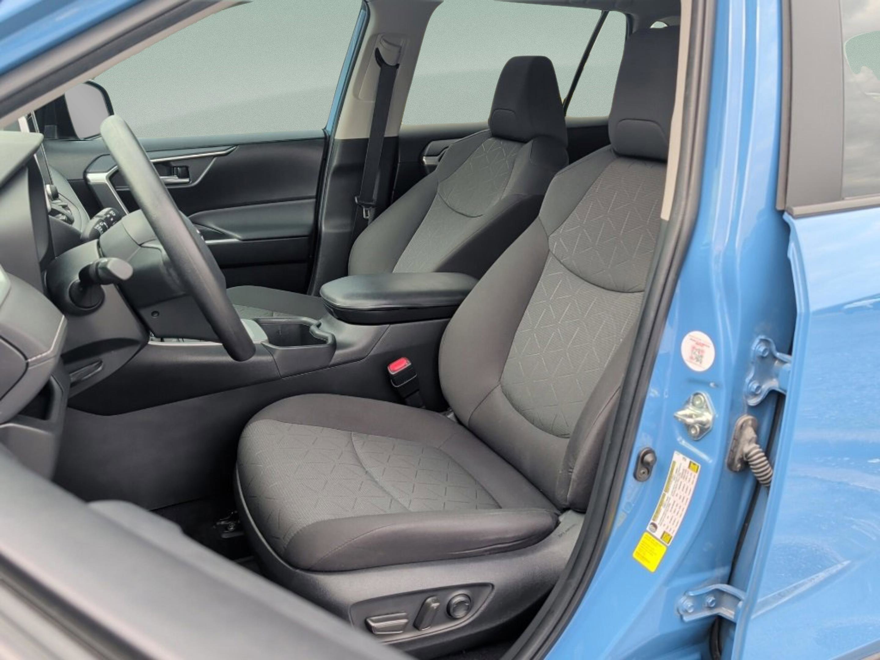 Used 2023 Toyota RAV4 AWD Hybrid image 22