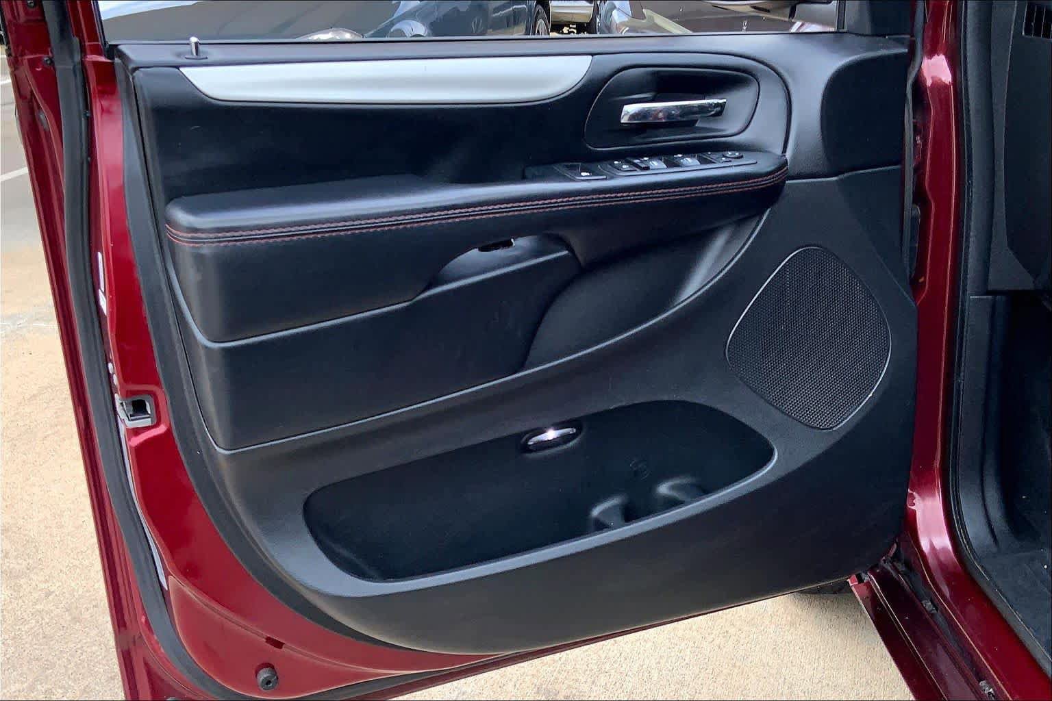 Used 2019 Dodge Grand Caravan GT image 22