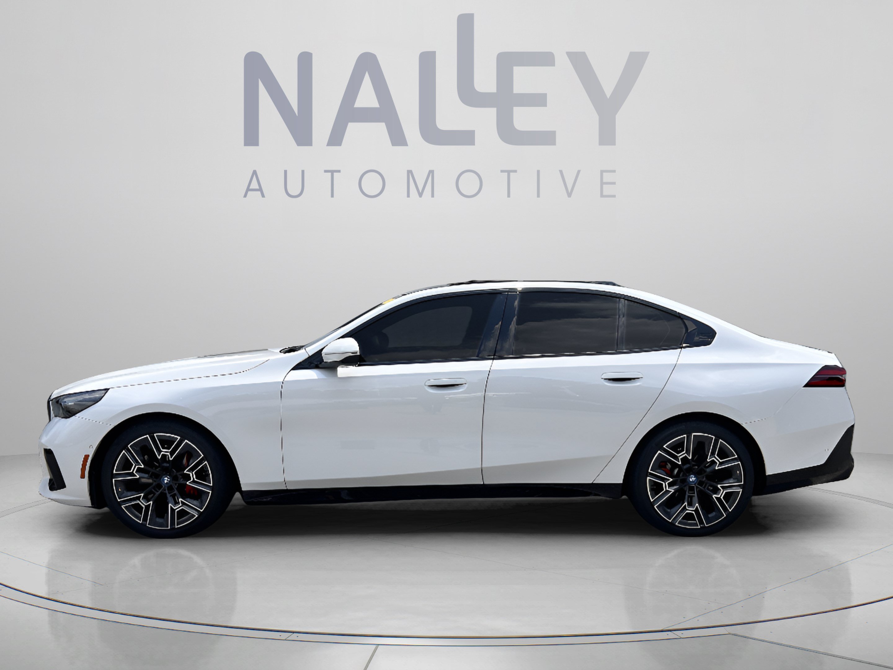Used 2024 BMW i5 eDrive40i w/ M Sport Package RWD image 2