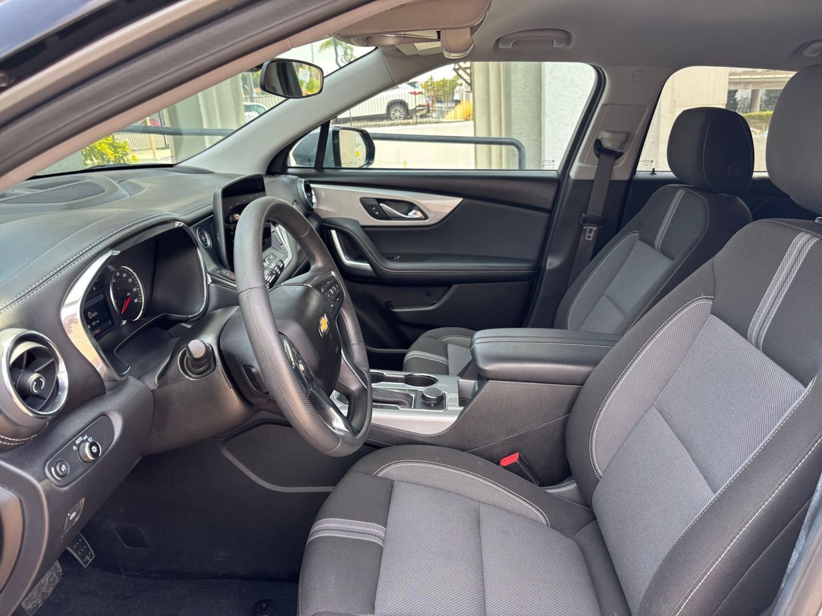 Used 2025 Chevrolet Blazer LT FWD image 23