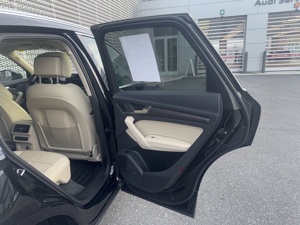 Certified 2025 Audi Q5 2.0T Premium Plus w/ Premium Plus Package image 9
