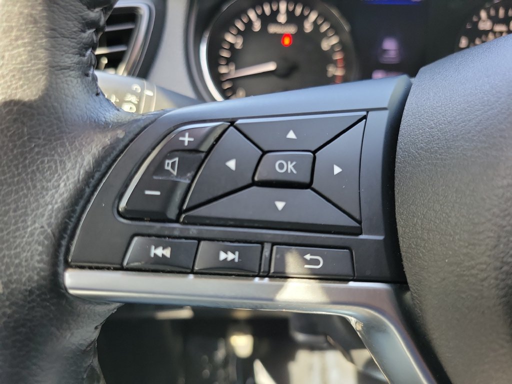 Used 2020 Nissan Rogue SV FWD image 20