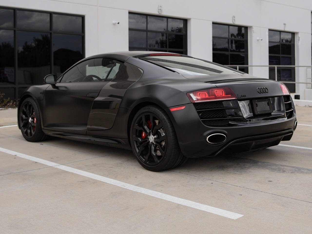 Used 2012 Audi R8 V10 w/ Enhanced Leather Pkg image 7