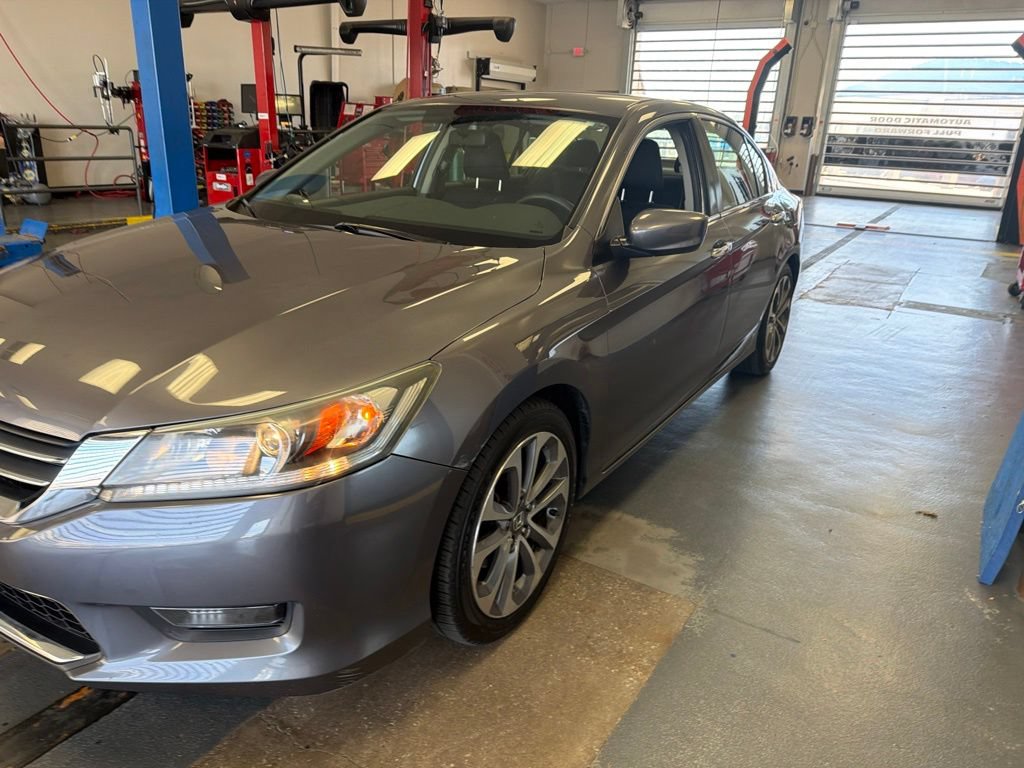 Used 2015 Honda Accord Sport image 4