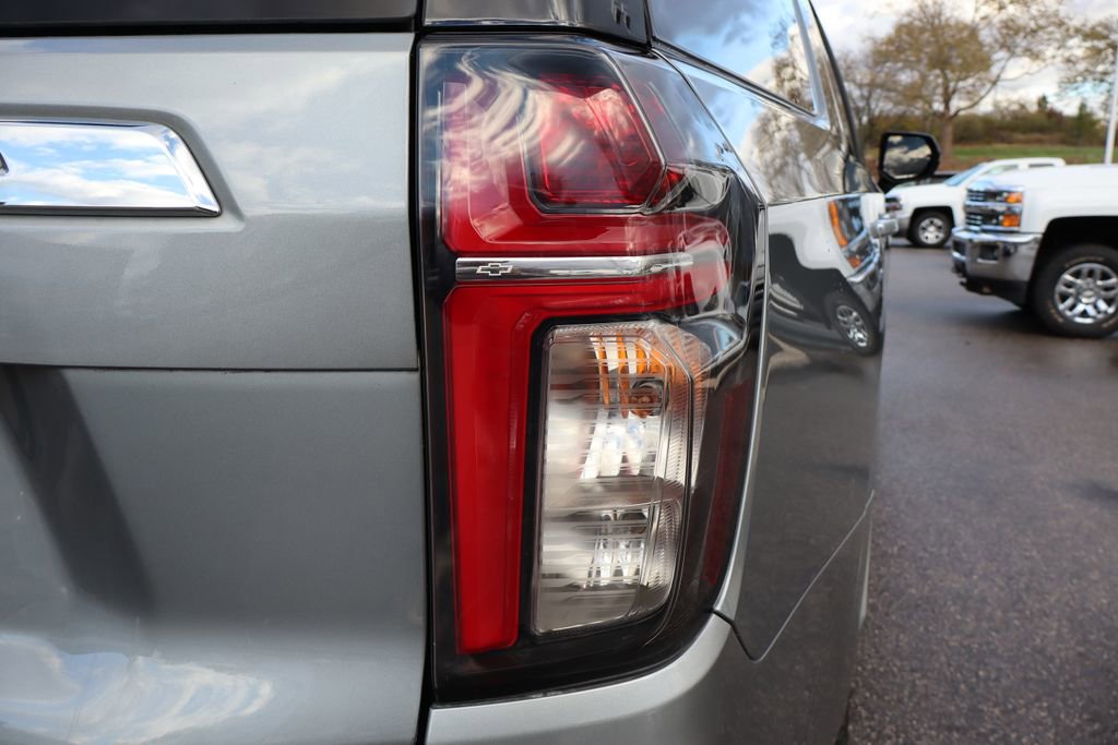 Used 2023 Chevrolet Suburban Premier image 40
