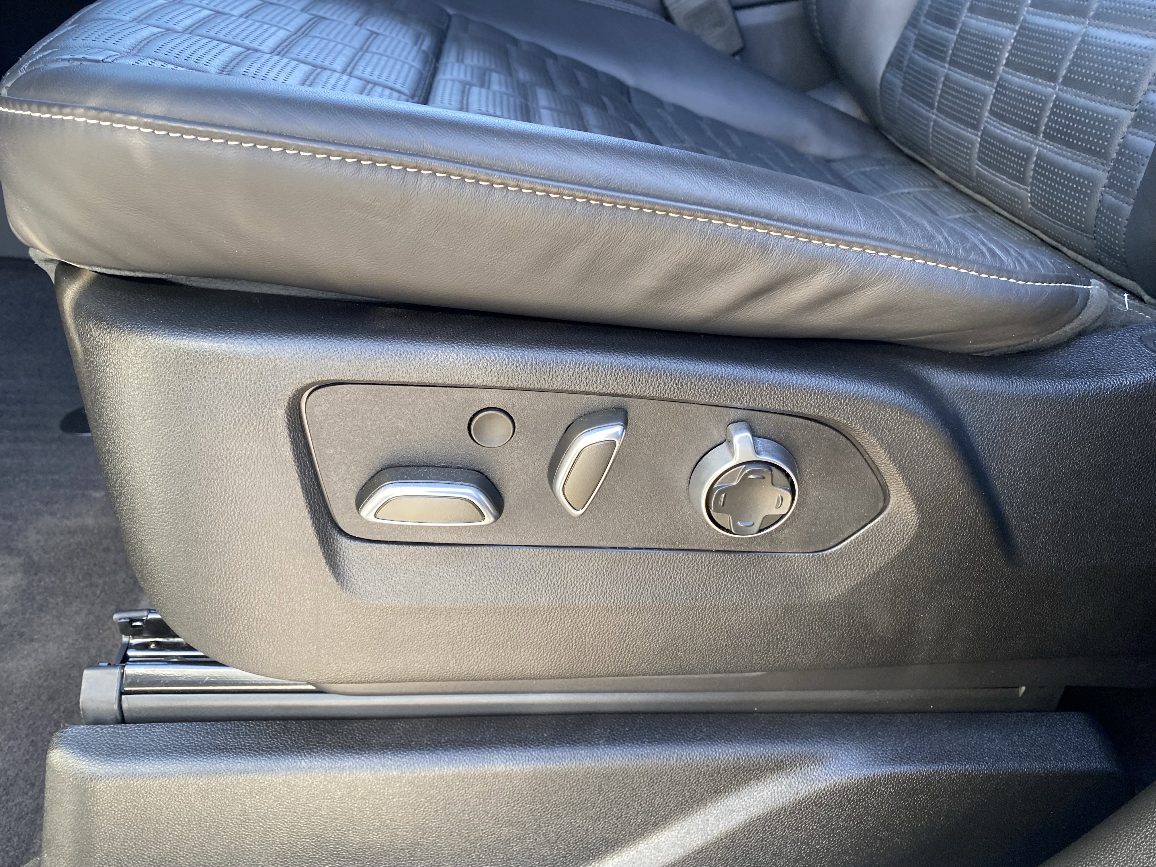 Used 2025 Cadillac Escalade Sport Platinum image 24