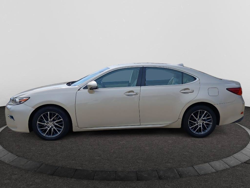 Used 2016 Lexus ES 350 w/ Luxury Package w/Wood Trim FWD image 4