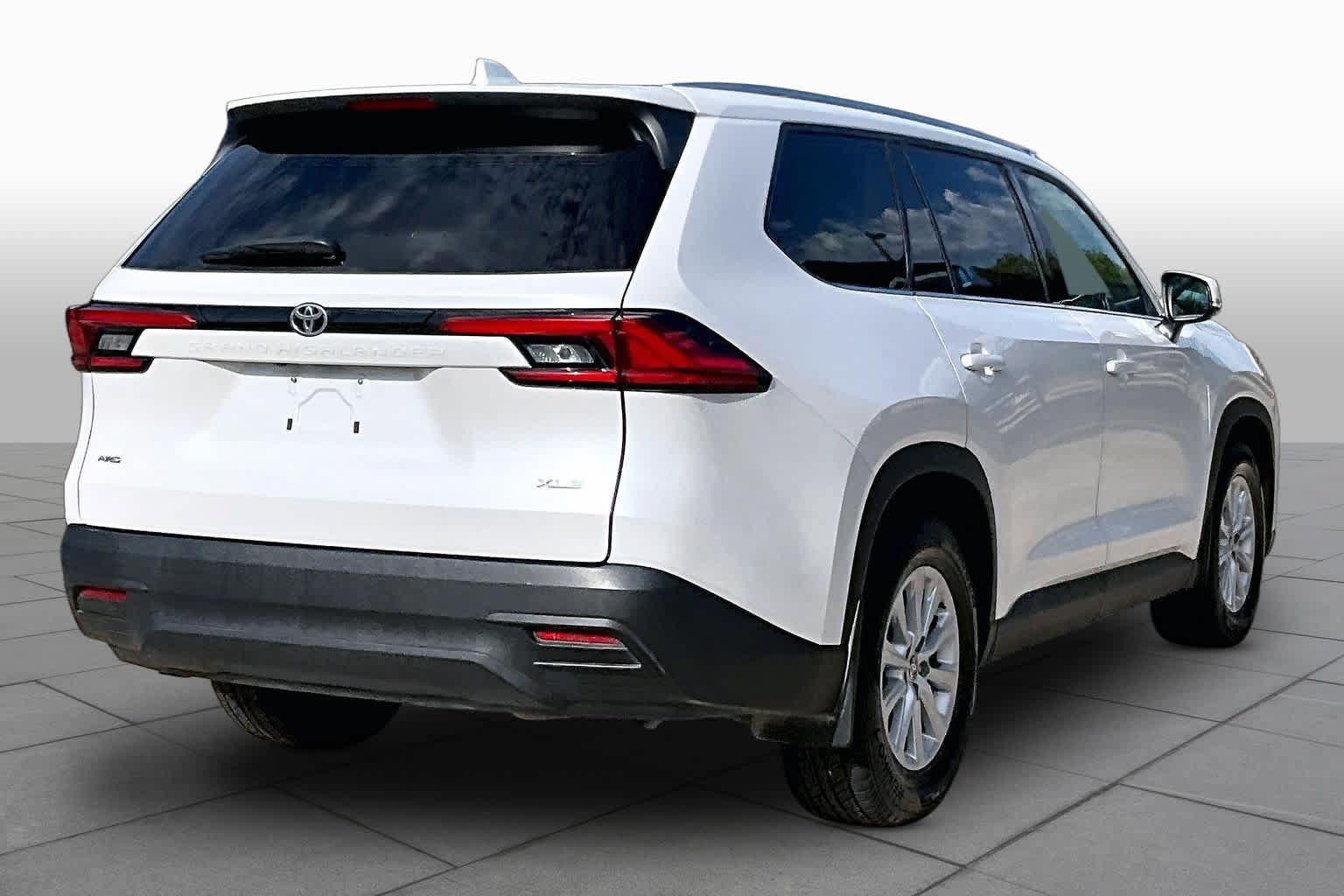Used 2024 Toyota Grand Highlander AWD image 13