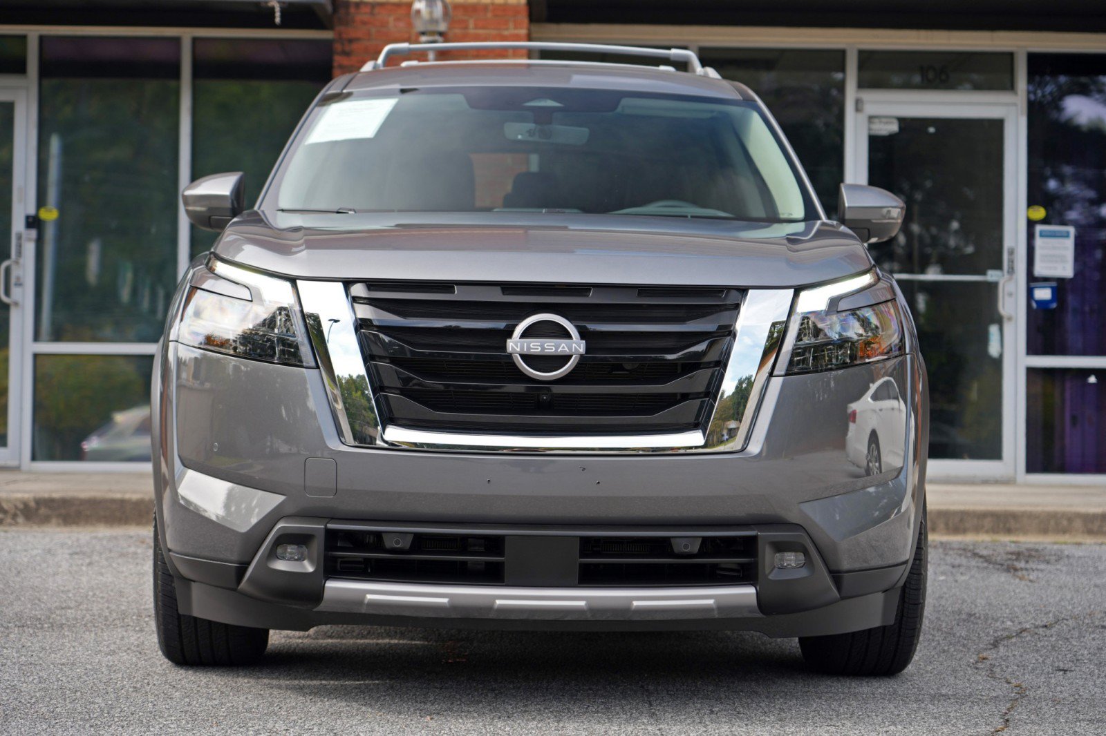 Used 2025 Nissan Pathfinder SL AWD/4WD image 6