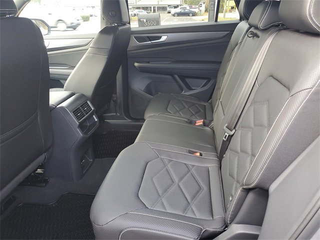 Used 2025 Volkswagen Atlas Cross Sport SE image 10