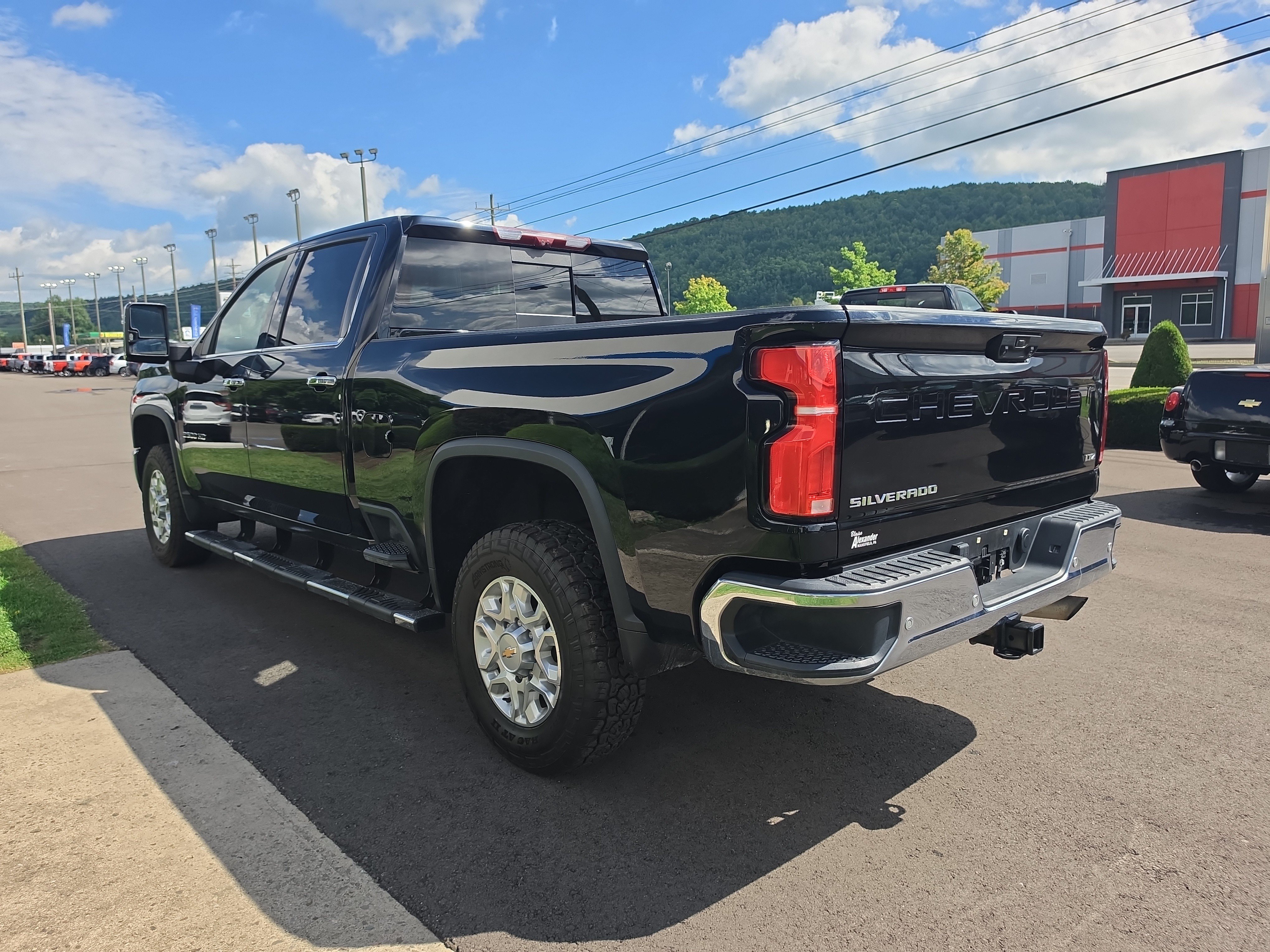 Used 2024 Chevrolet Silverado 2500 LTZ w/ LTZ Plus Package AWD/4WD image 6