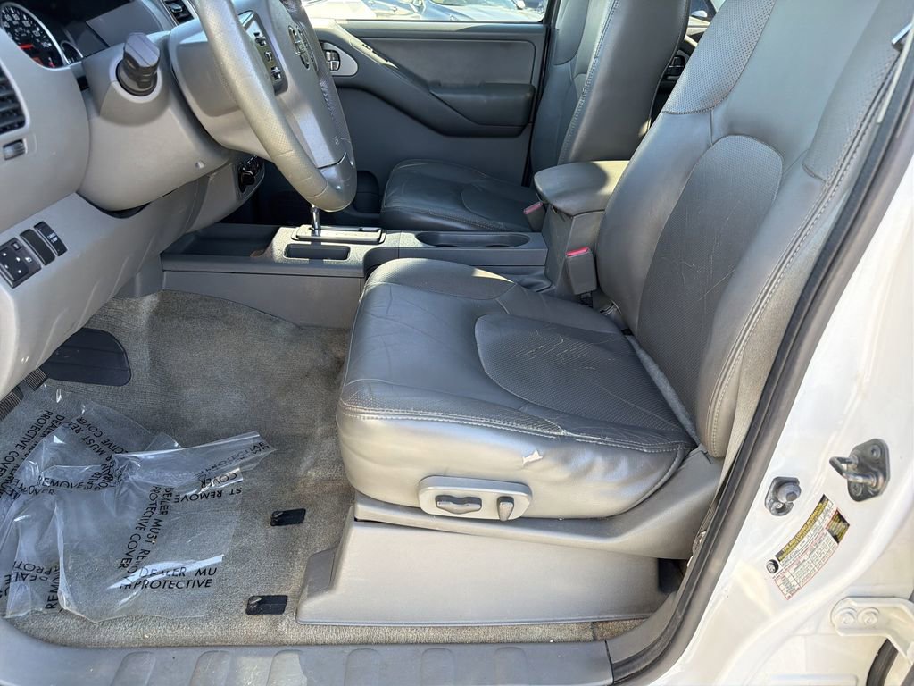 Used 2011 Nissan Frontier SL AWD/4WD image 22
